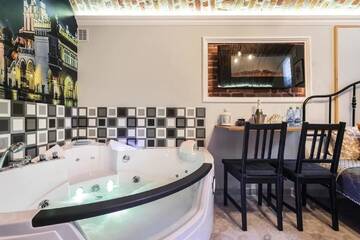 Фото номера Суперлюкс с гидромассажной ванной Отели типа «постель и завтрак» UNDERGROUND Jacuzzi Rooms г. Краков 2