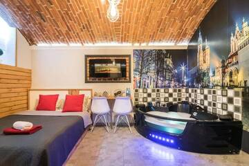 Фото номера Суперлюкс с гидромассажной ванной Отели типа «постель и завтрак» UNDERGROUND Jacuzzi Rooms г. Краков 7