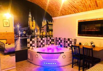 Фото номера Суперлюкс с гидромассажной ванной Отели типа «постель и завтрак» UNDERGROUND Jacuzzi Rooms г. Краков 16