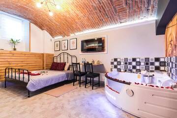 Фото Отели типа «постель и завтрак» UNDERGROUND Jacuzzi Rooms г. Краков 5