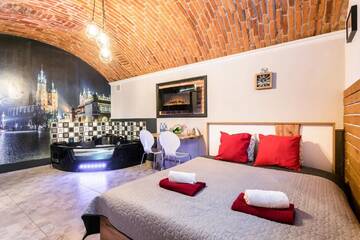 Фото номера Люкс с гидромассажной ванной Отели типа «постель и завтрак» UNDERGROUND Jacuzzi Rooms г. Краков 3
