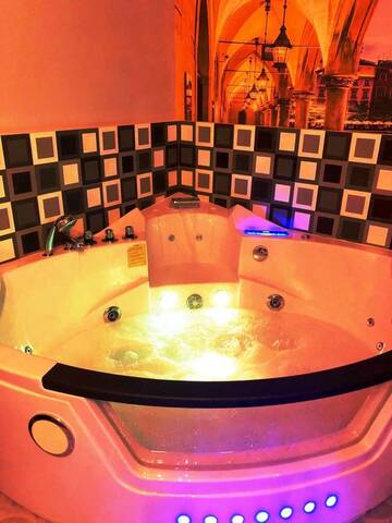 Фото номера Суперлюкс с гидромассажной ванной Отели типа «постель и завтрак» UNDERGROUND Jacuzzi Rooms г. Краков 9