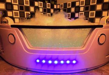 Фото номера Суперлюкс с гидромассажной ванной Отели типа «постель и завтрак» UNDERGROUND Jacuzzi Rooms г. Краков 10