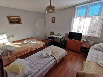 Фото номера Cемейный номер с собственной ванной комнатой Отель Hotel TERESITA г. Краков 3