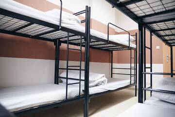 Фото номера Кровать в общем 8-местном номере Хостелы Das Hostel г. Краков 4