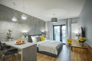 Фото номера Номер «Желтый» Апарт-отели RAJSKA 3 by PI Apartments г. Краков 2