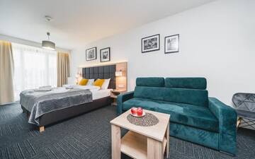 Фото номера Четырехместный номер с балконом Апарт-отели Aron Residence Old Town г. Краков 20
