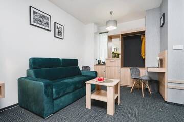 Фото номера Четырехместный номер с балконом Апарт-отели Aron Residence Old Town г. Краков 18