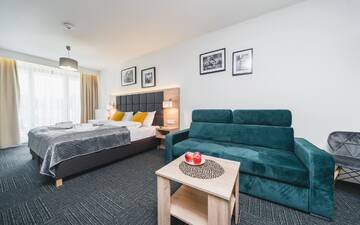 Фото номера Четырехместный номер с балконом Апарт-отели Aron Residence Old Town г. Краков 10