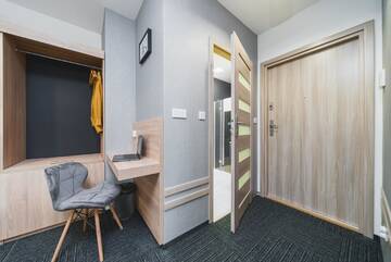 Фото номера Четырехместный номер с балконом Апарт-отели Aron Residence Old Town г. Краков 11
