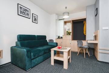 Фото номера Четырехместный номер с балконом Апарт-отели Aron Residence Old Town г. Краков 3