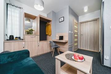 Фото номера Четырехместный номер с балконом Апарт-отели Aron Residence Old Town г. Краков 6