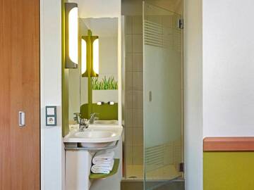 Фото номера Стандартный двухместный номер с 1 кроватью Отель ibis budget Krakow Stare Miasto г. Краков 9