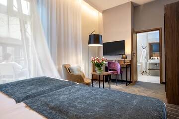 Фото номера Улучшенный двухместный номер с 1 кроватью Отель Hotel M29 г. Краков 5