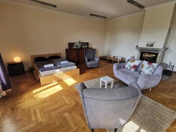 Фото номера Двухместный номер Делюкс с 1 кроватью Проживание в семье Cosy room with view of Planty and Mariacki Church г. Краков 5
