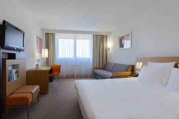 Фото номера Улучшенный двухместный номер с 1 кроватью Отель Novotel Kraków City West г. Краков 5