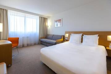 Фото номера Улучшенный двухместный номер с 1 кроватью Отель Novotel Kraków City West г. Краков 4