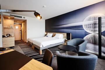 Фото номера Стандартный двухместный номер с 2 отдельными кроватями Отель Novotel Kraków Centrum г. Краков 4