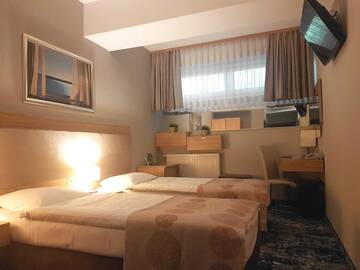Фото номера Economy room for 2 people, level -1 Отель Hotel Centrum Business г. Краков 5