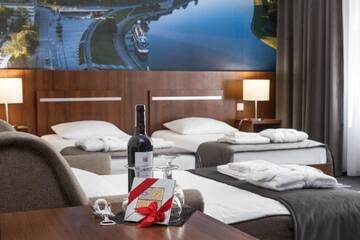 Фото номера Улучшенный трехместный номер Отель Hotel Alexander 2 г. Краков 3