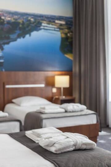Фото номера Улучшенный трехместный номер Отель Hotel Alexander 2 г. Краков 7