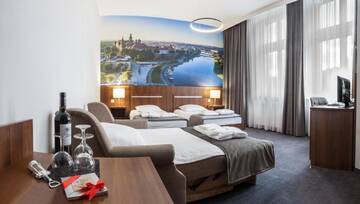 Фото номера Улучшенный трехместный номер Отель Hotel Alexander 2 г. Краков 2