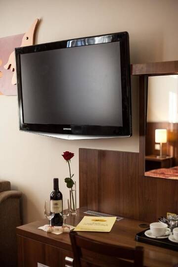 Фото номера Улучшенный трехместный номер Отель Hotel Alexander 2 г. Краков 9