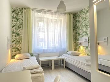 Фото номера Двухместный номер Делюкс с 2 отдельными кроватями Хостелы Freedom Hostel г. Краков 5