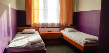 Фото номера Двухместный номер с 2 отдельными кроватями Хостелы Freedom Hostel г. Краков 13