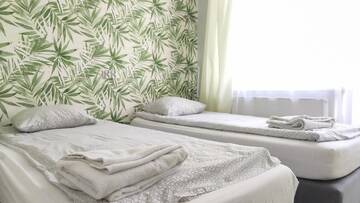 Фото номера Двухместный номер Делюкс с 2 отдельными кроватями Хостелы Freedom Hostel г. Краков 7