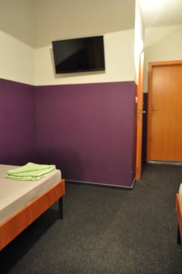Фото номера Двухместный номер с 2 отдельными кроватями Хостелы Freedom Hostel г. Краков 10