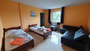 Фото Хостелы Hostel One Momotown г. Краков 1