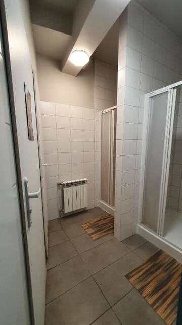 Фото номера Двухместный номер с 2 отдельными кроватями и общей ванной комнатой Хостелы Hostel One Momotown г. Краков 6