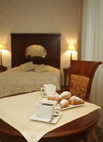 Фото номера Двухместный номер Делюкс с 2 отдельными кроватями Отель Ostoya Palace Hotel г. Краков 4