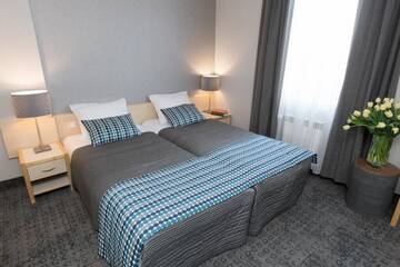 Фото номера Двухместный номер с 1 кроватью или 2 отдельными кроватями Отель Hotel Perła г. Краков 5