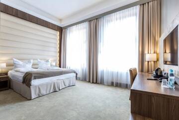 Фото номера Улучшенный номер с кроватью размера «king-size» Отель Hotel Elektor г. Краков 4