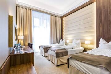 Фото номера Трехместный номер Делюкс Отель Hotel Elektor г. Краков 2