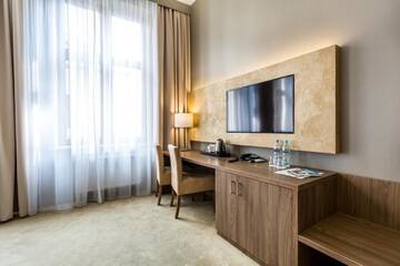 Фото номера Улучшенный номер с кроватью размера «king-size» Отель Hotel Elektor г. Краков 3
