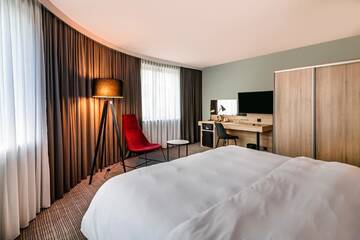 Фото номера Улучшенный номер с видом на замок Отель Park Inn by Radisson Krakow г. Краков 5
