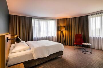 Фото номера Улучшенный номер с видом на замок Отель Park Inn by Radisson Krakow г. Краков 6