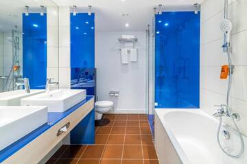 Фото номера Полулюкс с видом на замок Отель Park Inn by Radisson Krakow г. Краков 5