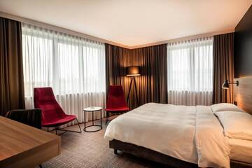 Фото номера Улучшенный номер с видом на замок Отель Park Inn by Radisson Krakow г. Краков 8