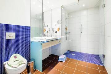 Фото номера Семейный номер Отель Park Inn by Radisson Krakow г. Краков 5