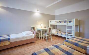 Фото номера Семейный номер (для 6 взрослых) Отель Hotel Batory Annex г. Краков 3