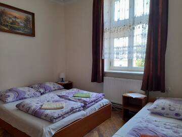 Фото номера Стандартный трехместный номер Хостелы Kraków Hostel г. Краков 5