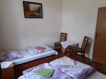 Фото номера Стандартный трехместный номер Хостелы Kraków Hostel г. Краков 2