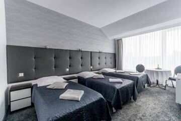 Фото номера Трехместный номер Отель Hotel Junior г. Краков 4