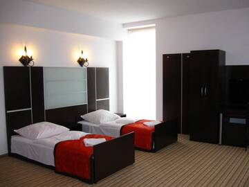 Фото номера Четырехместный номер Отель Hotel Junior 2 г. Краков 3