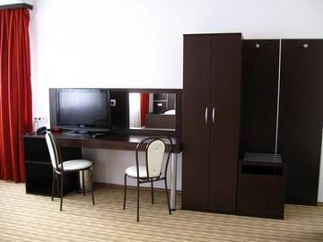 Фото номера Трехместный номер Отель Hotel Junior 2 г. Краков 3
