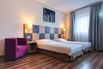 Фото номера Двухместный номер Делюкс с 1 кроватью Отель Hotel Major Budget г. Краков 2